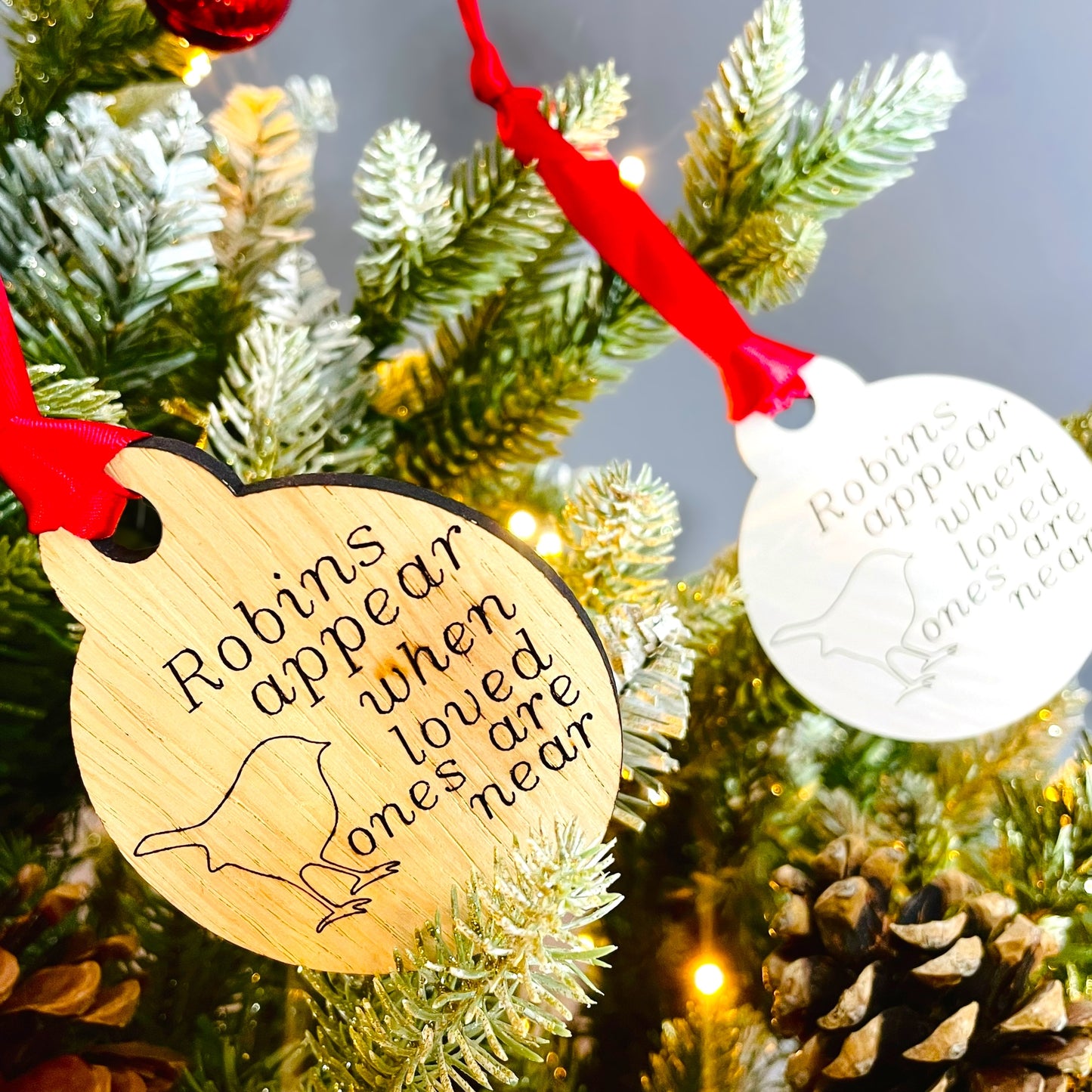 Robin's Appear When Loved Ones are Near - Wooden Bauble