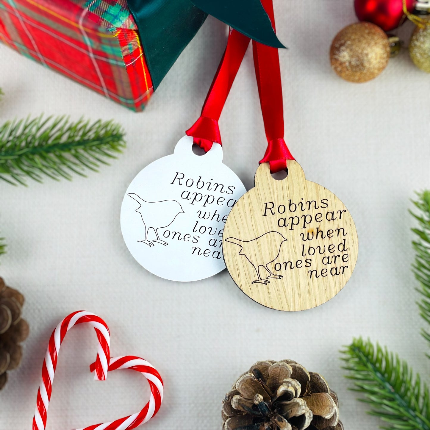 Robin's Appear When Loved Ones are Near - Wooden Bauble