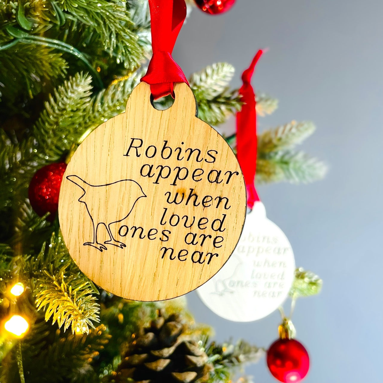 Robin's Appear When Loved Ones are Near - Wooden Bauble