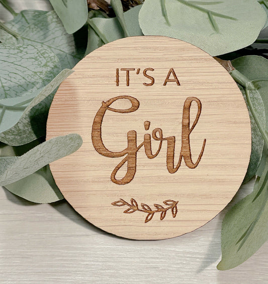 Gender Reveal Disk Gift | It's a Girl | Sustainable Wooden Oak | Pregnancy Announcement Disk Baby Arrival Shower