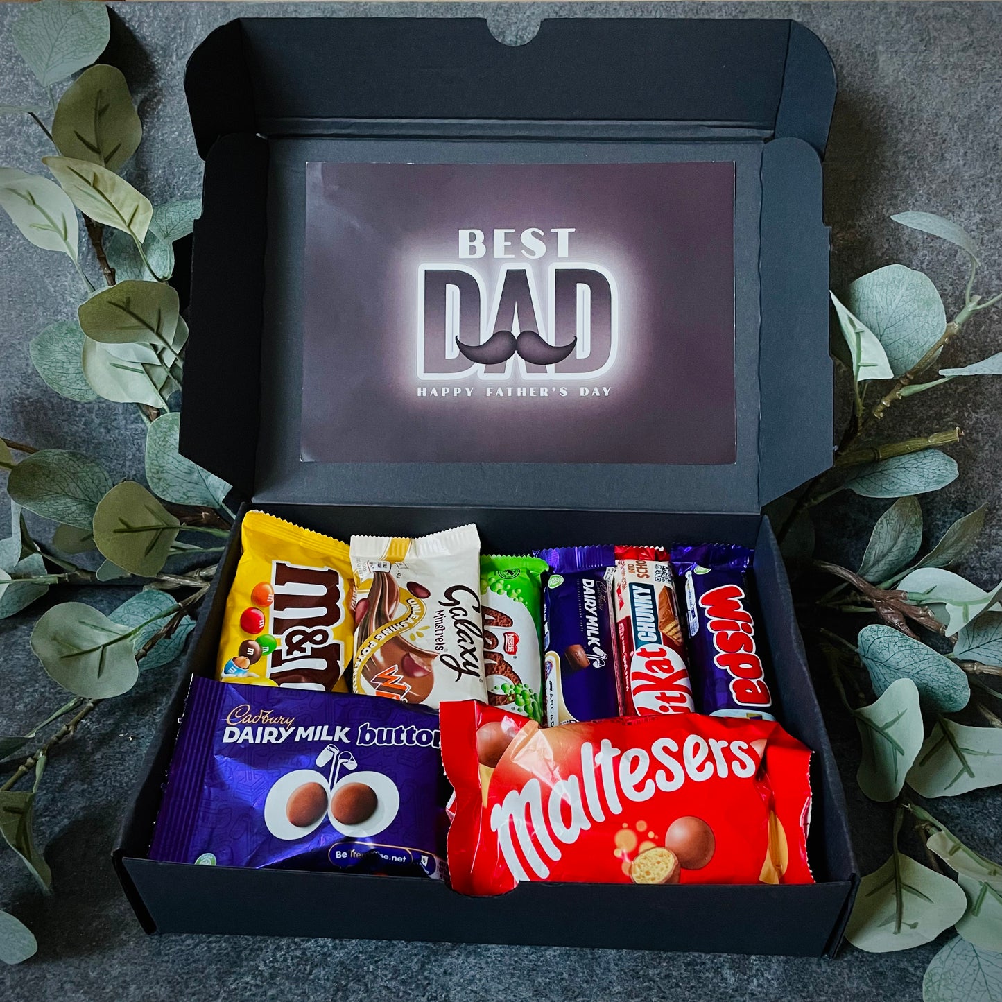 Luxury Father's Day Chocolate Hamper Gift - 20 FULL SIZE Chocolate Bars - Fathers day Gift Box - Dad Grandad Grandpa Step Dad Gift