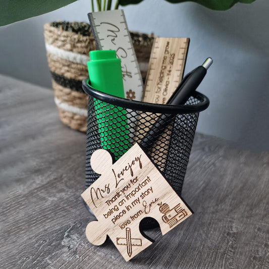 Personalised Thank you Teacher Magnet – Jigsaw Piece Teacher Gift with Apple, Books & Pencil Motif – Custom Name Fridge Magnet Keepsake