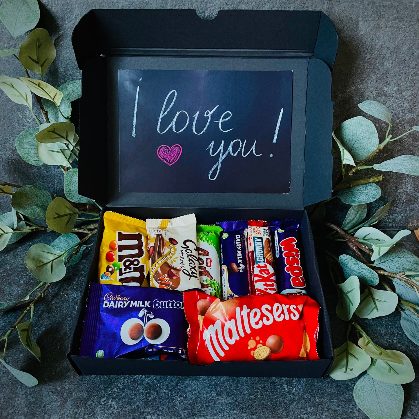 Luxury "I Love You" Chocolate Hamper Gift - 20 FULL SIZE Chocolate Bars - Love Gift Box Husband/Wife/Girlfriend/Boyfriend/Fiance Gift
