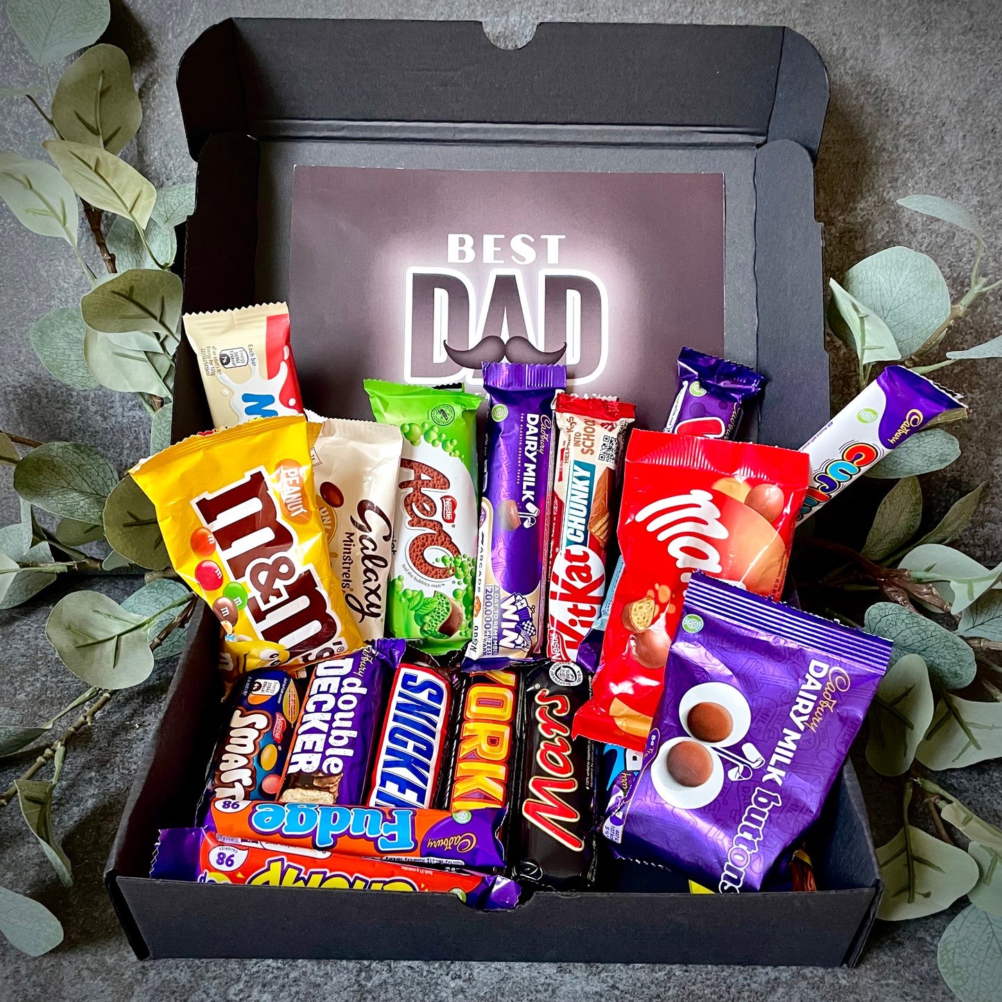 Luxury Father's Day Chocolate Hamper Gift - 20 FULL SIZE Chocolate Bars - Fathers day Gift Box - Dad Grandad Grandpa Step Dad Gift
