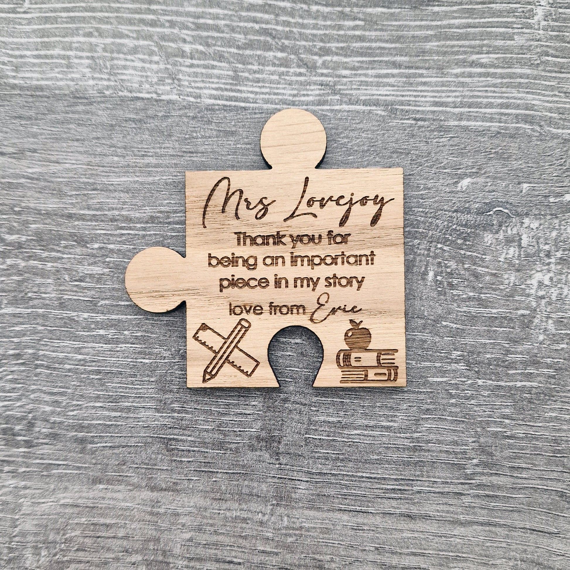 Personalised Thank you Teacher Magnet – Jigsaw Piece Teacher Gift with Apple, Books & Pencil Motif – Custom Name Fridge Magnet Keepsake