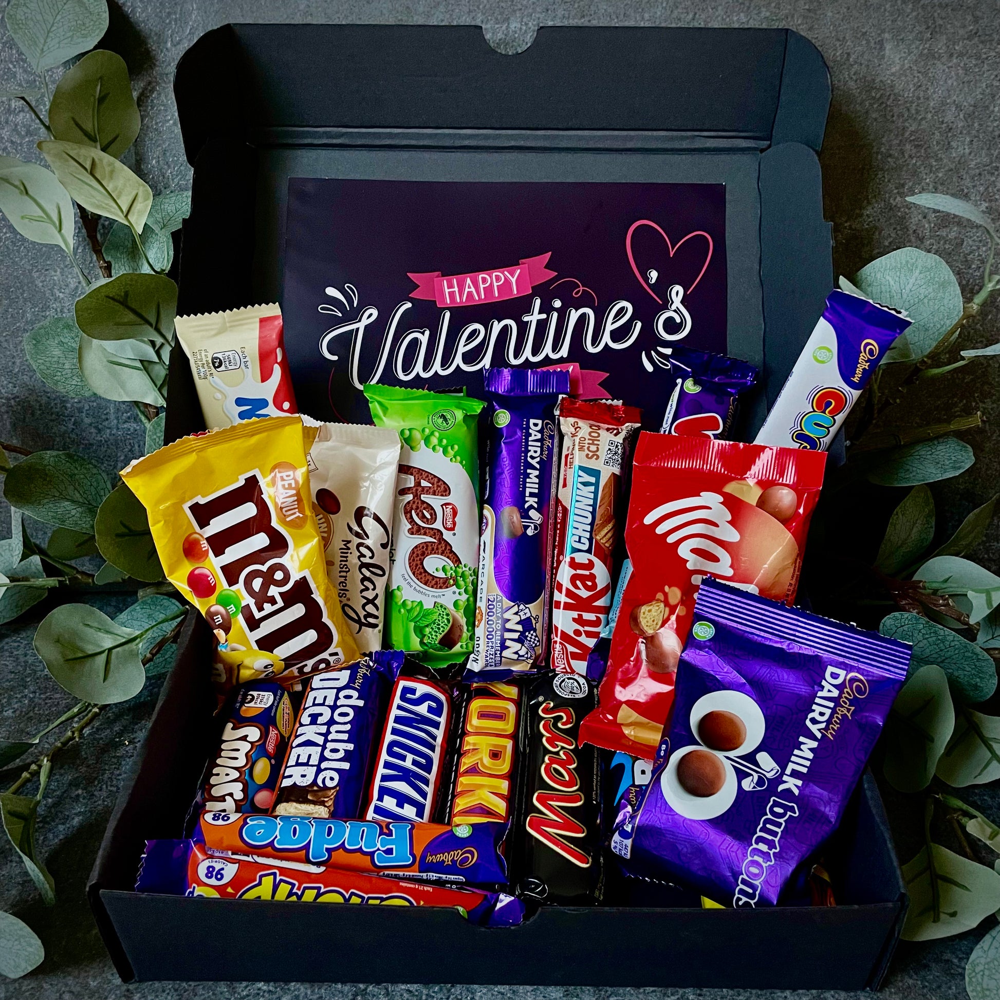 Luxury Valentines Day Chocolate Hamper Gift - 20 FULL SIZE Chocolate Bars  - Chocolate Gift - Valentines Box